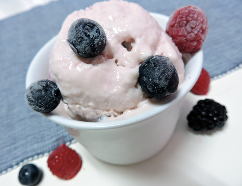 Helado de Yogur con frutos rojos (yogurt helado)