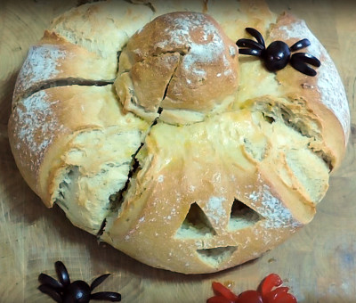 Pan relleno con forma de calabaza de Halloween