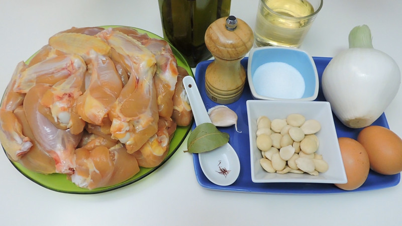 Ingredientes para el pollo en pepitoria