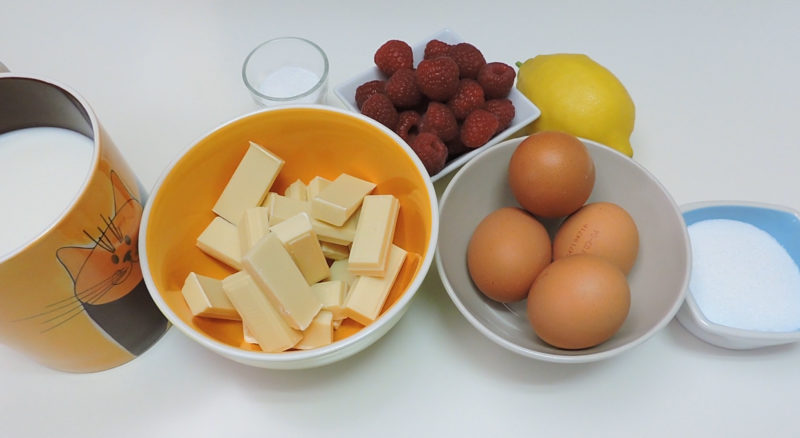 Ingredientes para el flan de chocolate blanco con salsa de frambuesa
