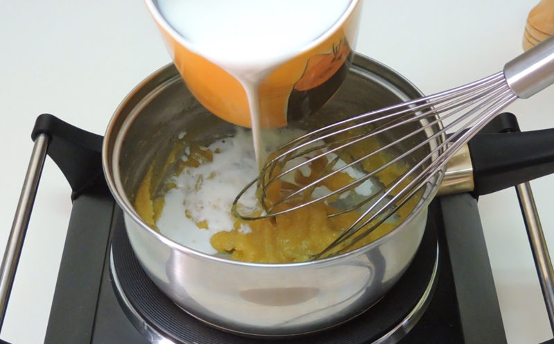 Preparando la salsa bechamel