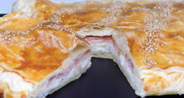 Empanada de jamón, queso y bechamel Empanada de jamón, queso y bechamel