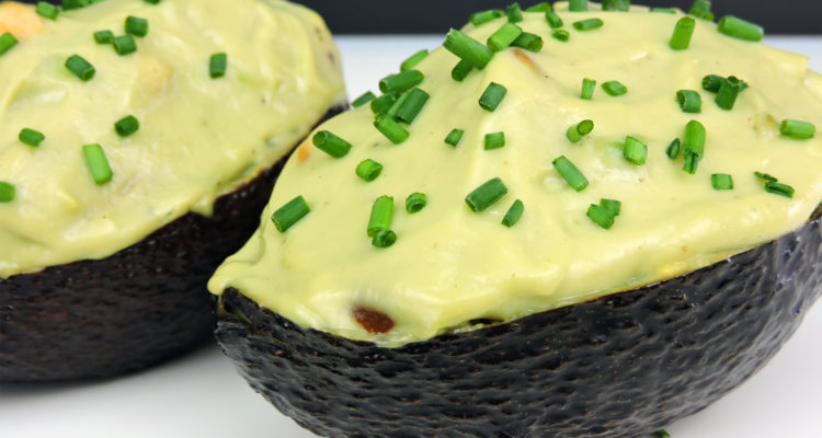 Aguacates rellenos de pollo y… ¡¡mayonesa de aguacate!! Aguacates rellenos de pollo y… ¡¡mayonesa de aguacate!!
