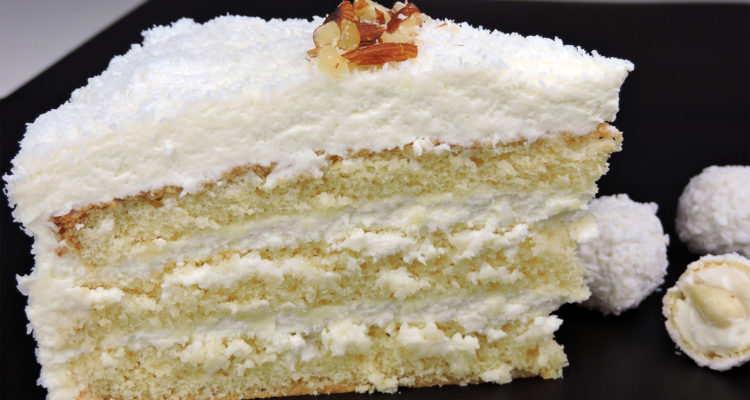 Tarta de coco y almendra (estilo bombones Raffaello) Tarta de coco y almendra (estilo bombones Raffaello)