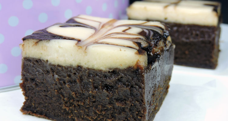 Pastel de brownie y queso (Brownie Cheesecake) Pastel de brownie y queso (Brownie Cheesecake)
