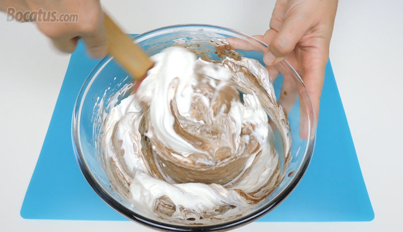 Preparando la mezcla del helado de Nutella
