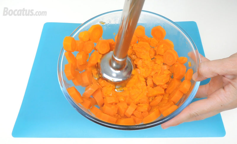 Haciendo el puré de zanahoria