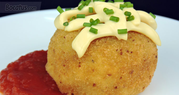 Bolas de patata rellenas de atún (Bombas de patata) Bolas de patata rellenas de atún (Bombas de patata)