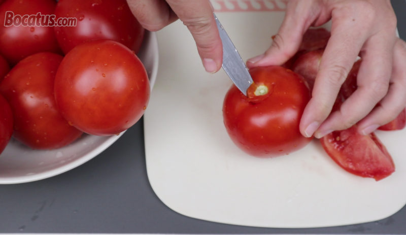 Troceando los tomates