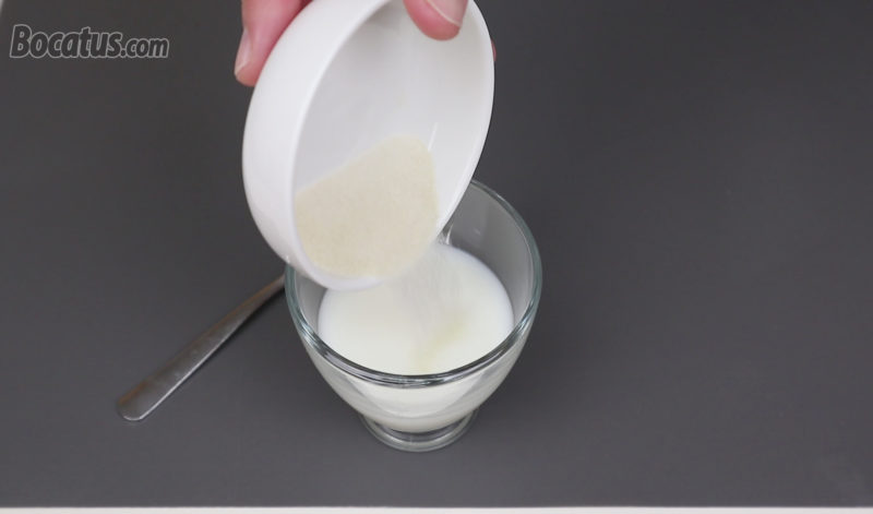 Hidratando la gelatina en la leche