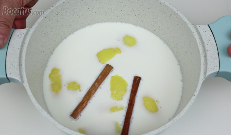 Aromatizando la leche con canela y limón