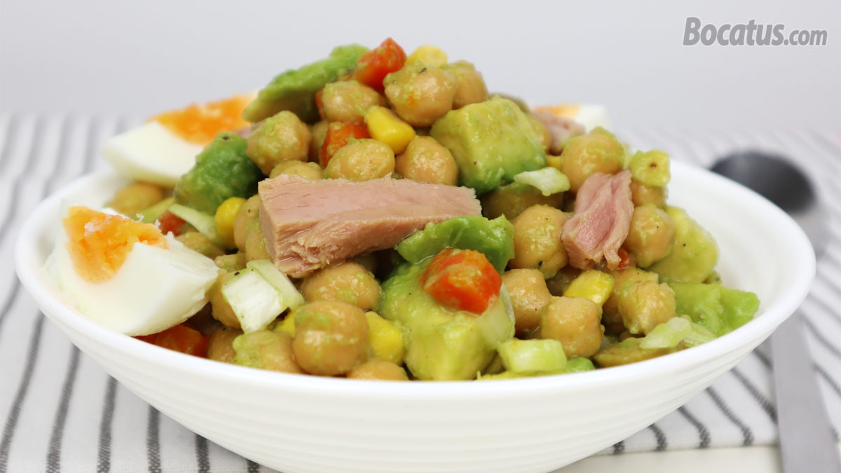 Ensalada de garbanzos con aguacate
