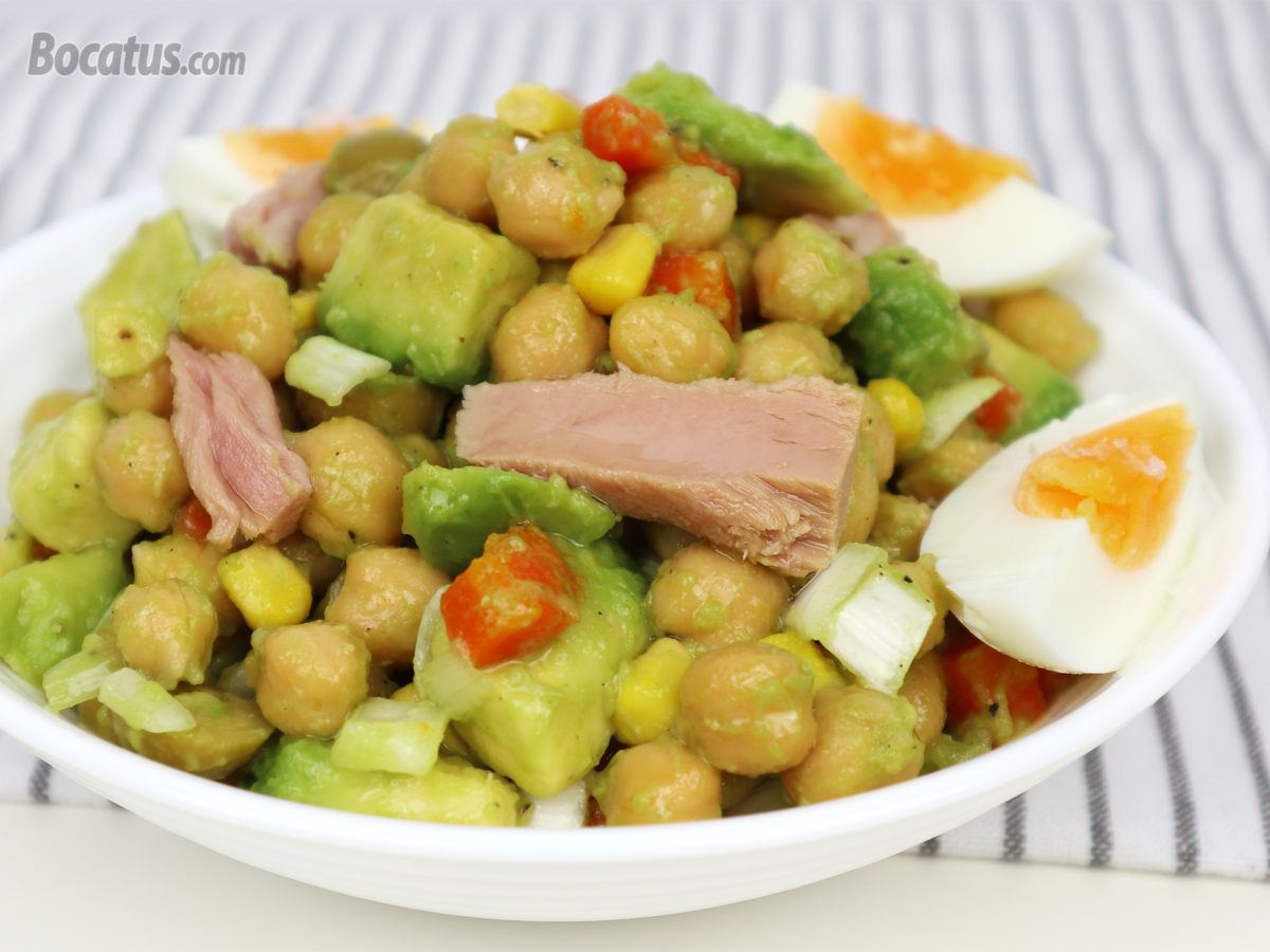 Ensalada de garbanzos con aguacate