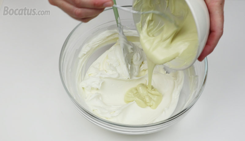 Integrando el chocolate blanco con el queso crema