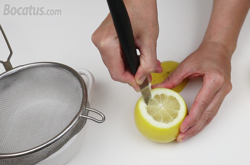 Cortando la pulpa del limón