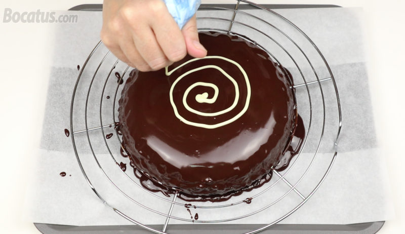 Dibujando la espiral de chocolate blanco