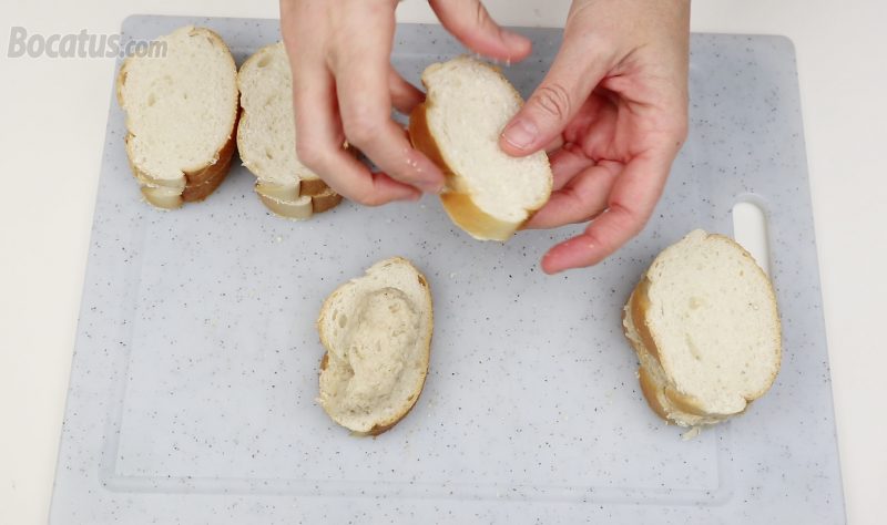 Rellenando el pan con la crema pastelera
