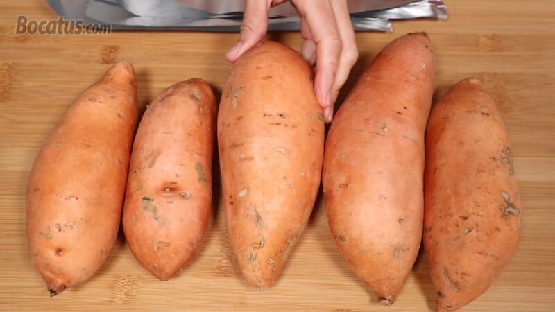 Boniatos listos para asar Boniatos listos para asar