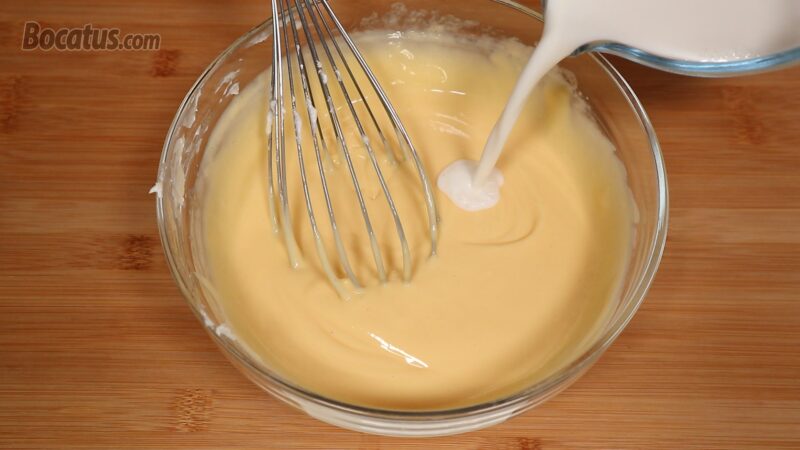 Preparando la mezcla de flan