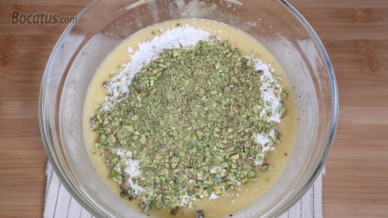 Preparando la masa del bizcocho Preparando la masa del bizcocho