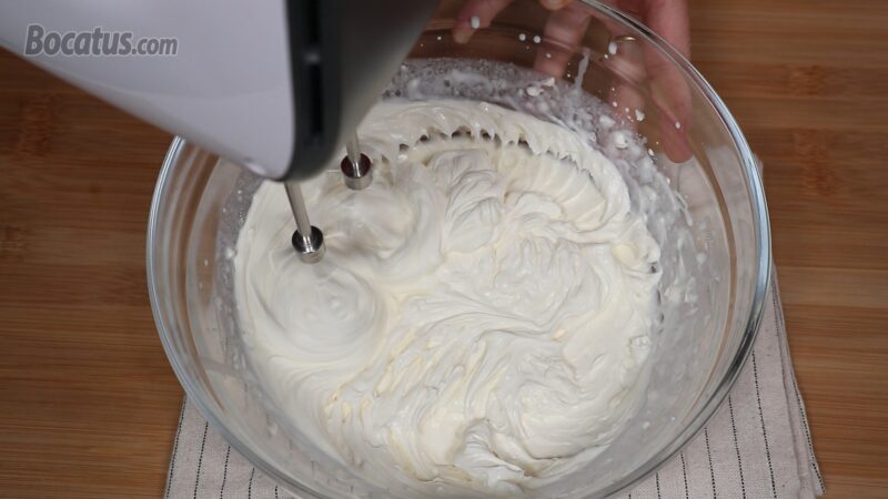 Montando el queso y la nata Montando el queso y la nata