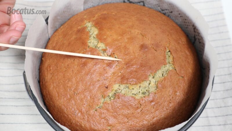 Bizcocho de pistacho recién horneado Bizcocho de pistacho recién horneado