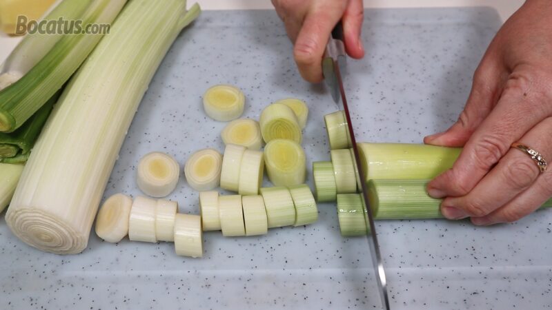Cortando en rodajas los puerros