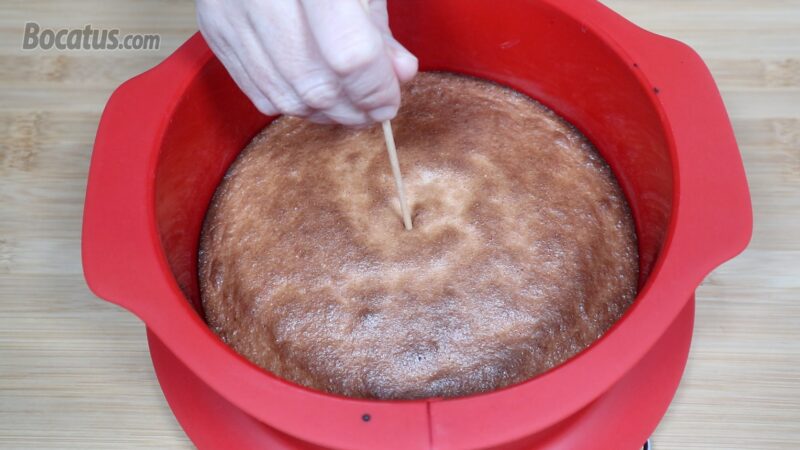 Bizcocho de almendra recién horneado