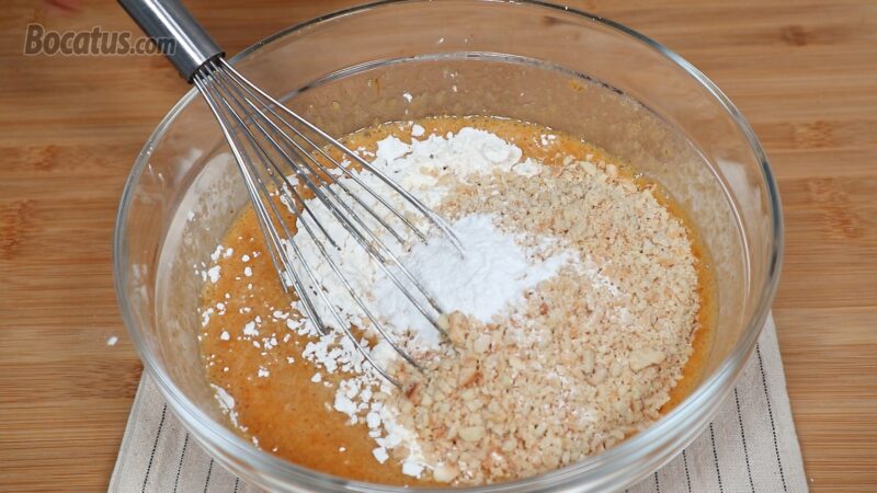 Preparando la masa del bizcocho Preparando la masa del bizcocho