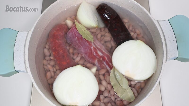 Comenzando a cocinar las judías pintas