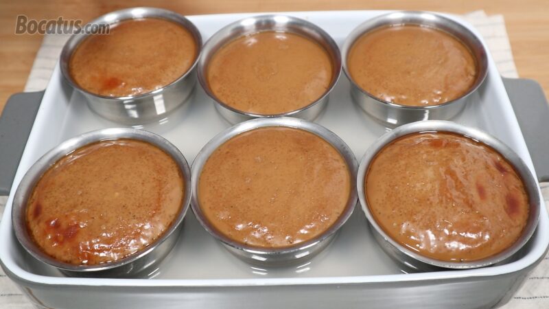 Flan de café recién horneado Flan de café recién horneado