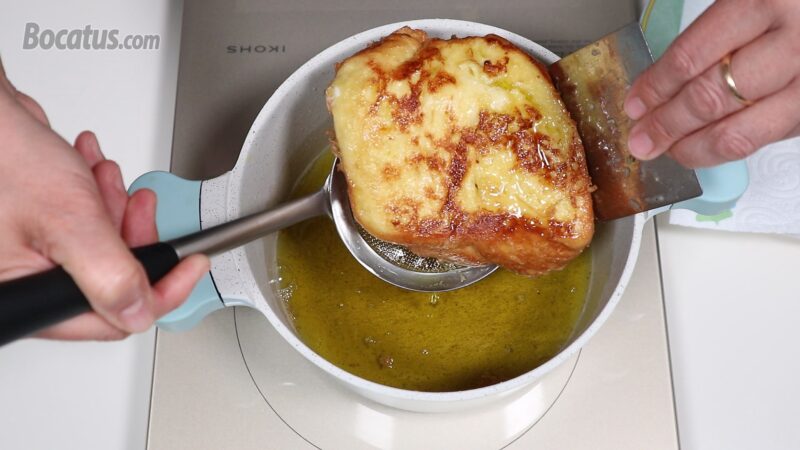 Friendo las torrijas Friendo las torrijas