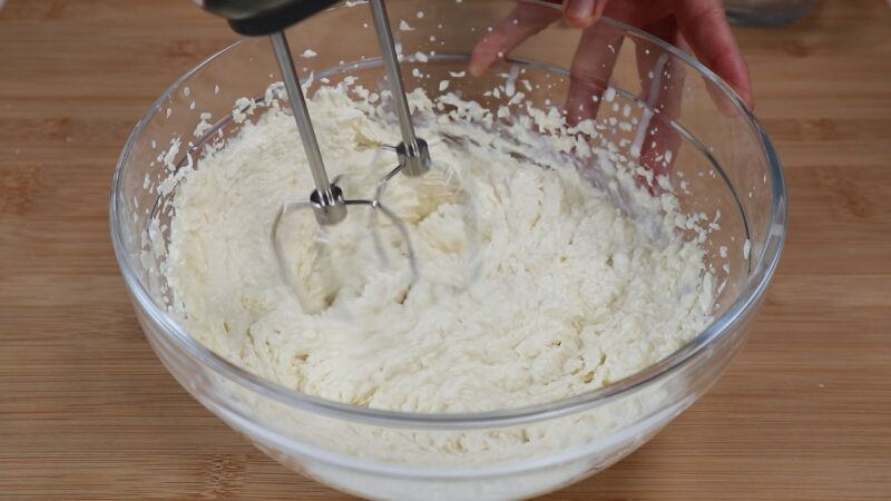 Preparando la crema para el relleno